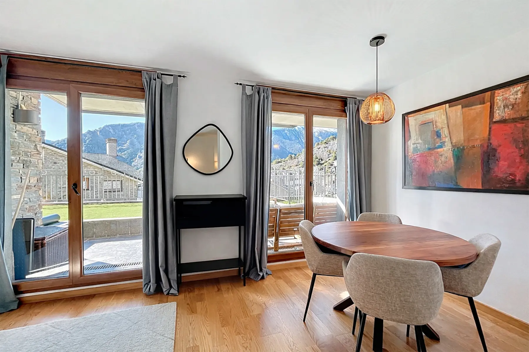 Aquest atractiu apartament en planta baixa es trob - Thumbnail 5