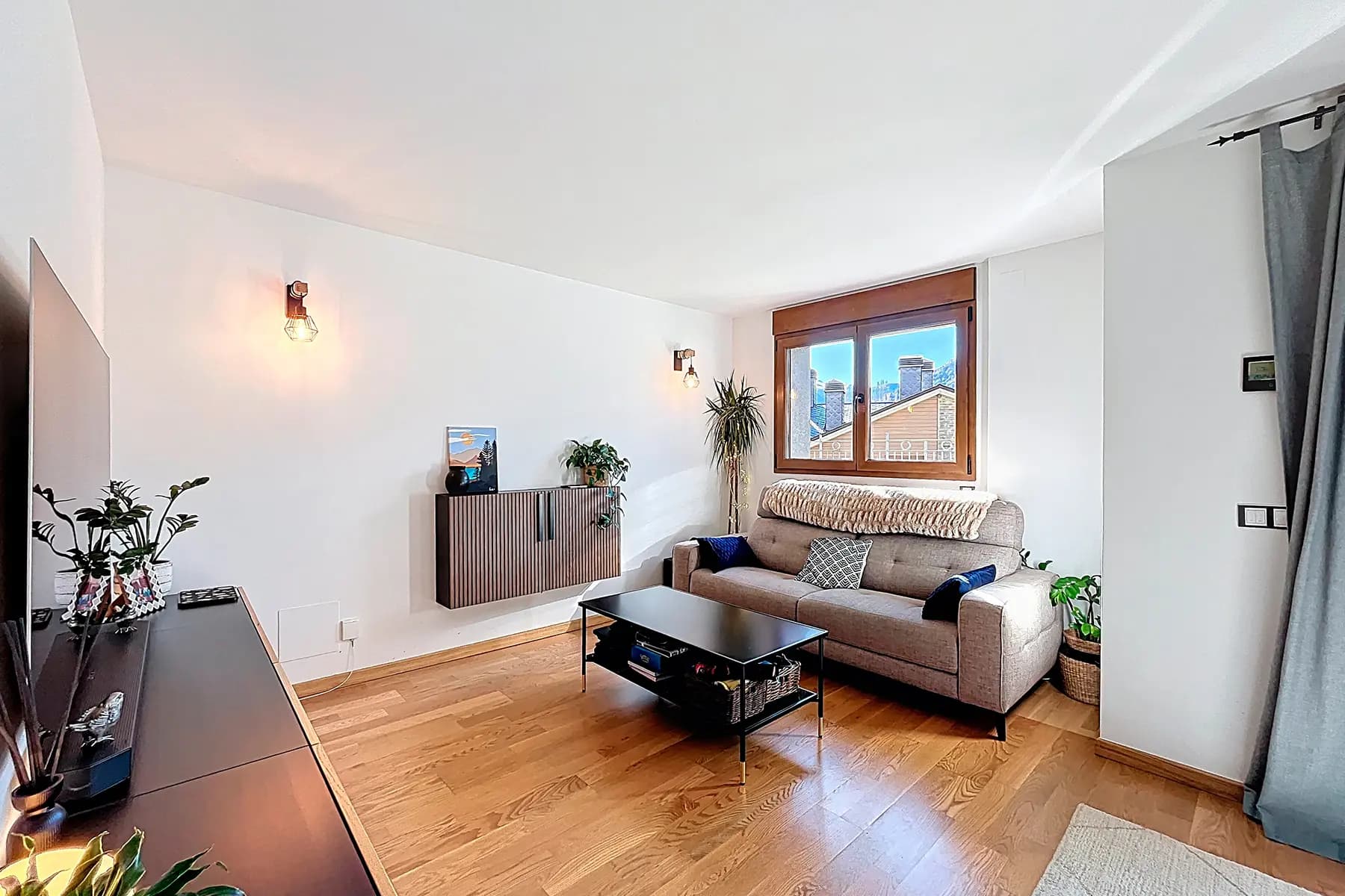 Aquest atractiu apartament en planta baixa es trob - Thumbnail 7