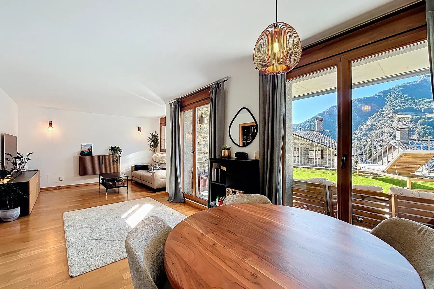 Aquest atractiu apartament en planta baixa es trob - Thumbnail 8