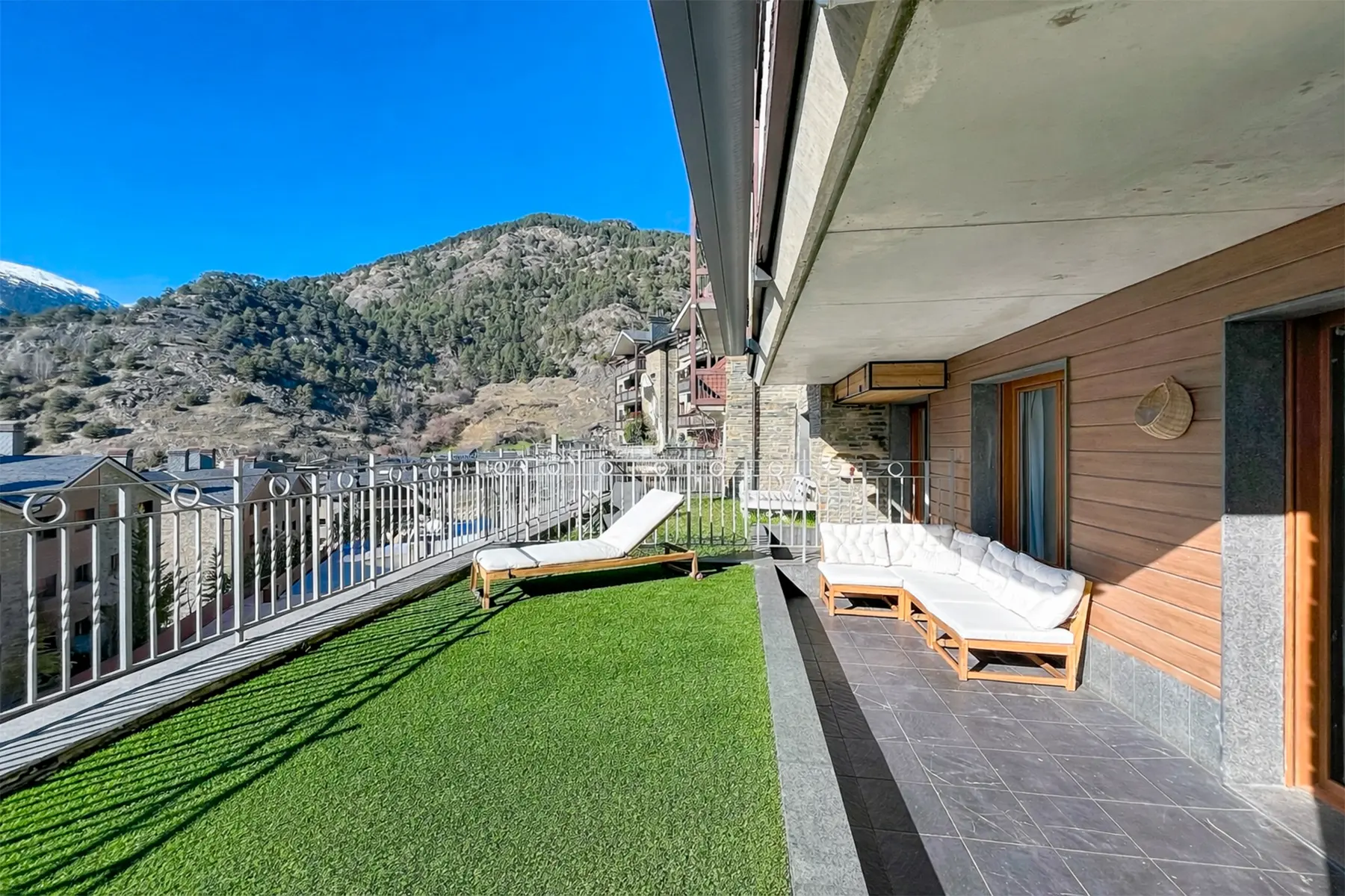 Aquest atractiu apartament en planta baixa es trob - Thumbnail 14