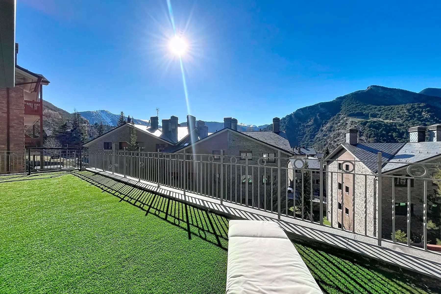 Aquest atractiu apartament en planta baixa es trob - Thumbnail 16