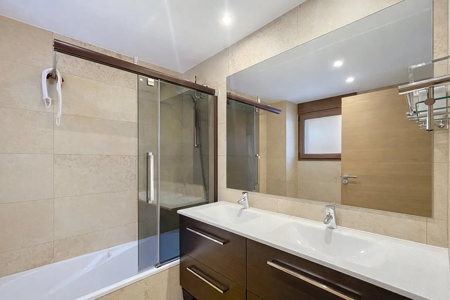 Aquest atractiu apartament en planta baixa es trob - Thumbnail 23