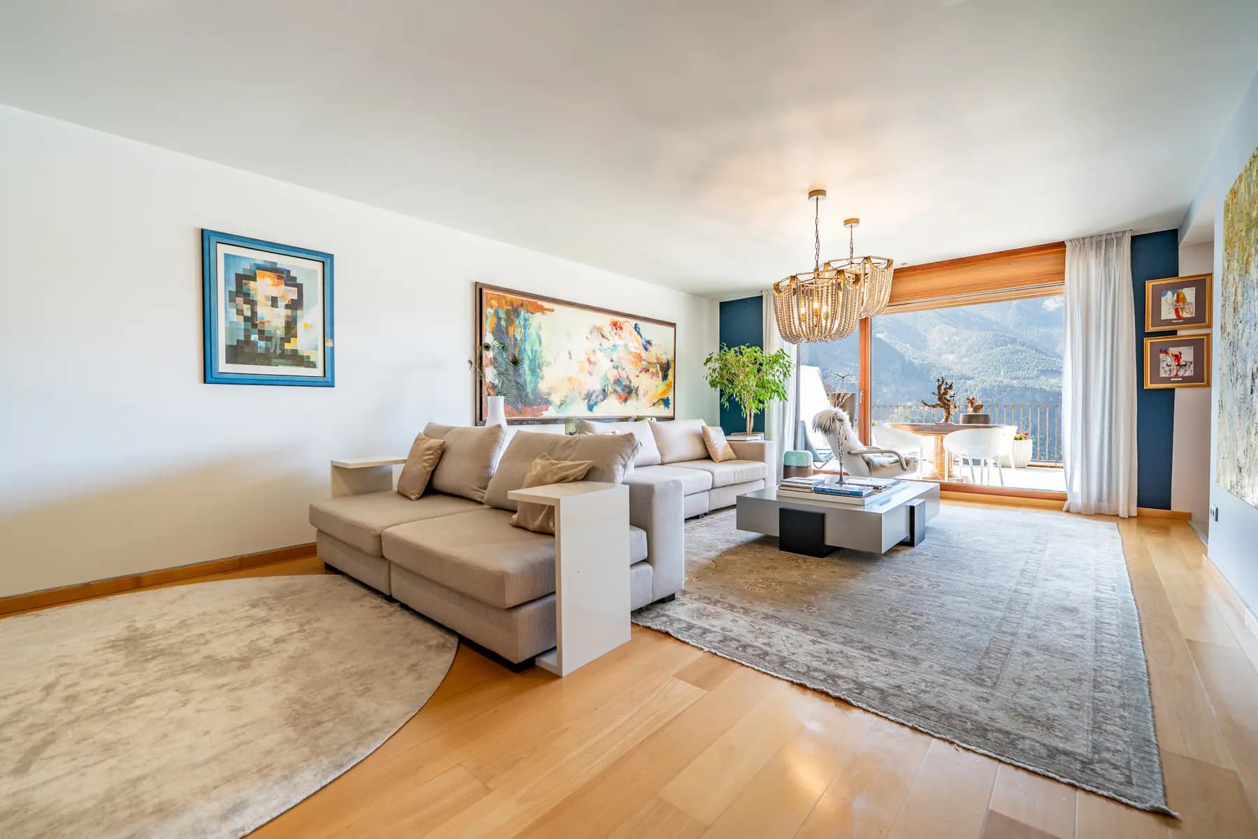 Aquest exclusiu i luxós pis, situat a la prestigi - Thumbnail 4