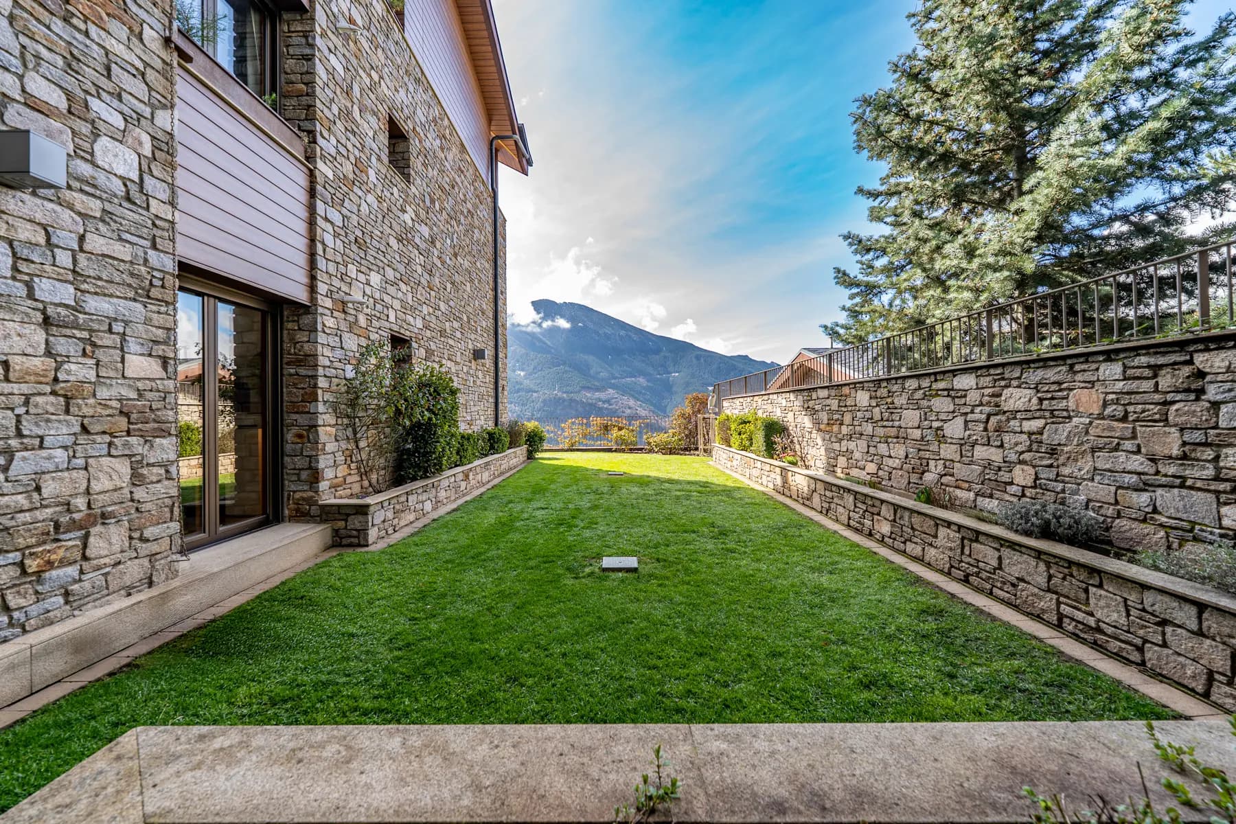 Aquest exclusiu i luxós pis, situat a la prestigi - Thumbnail 26