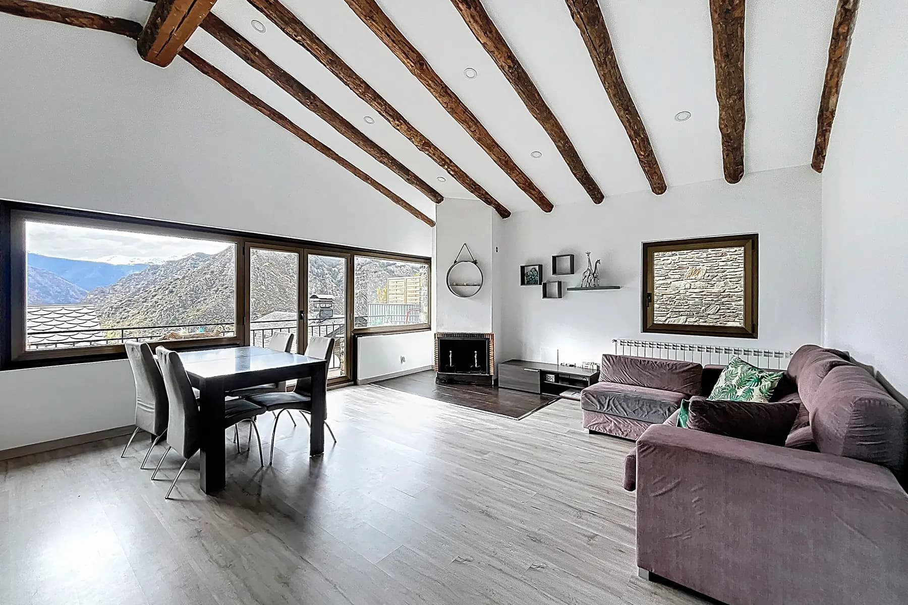 Aquesta propietat es troba en una urbanització mo