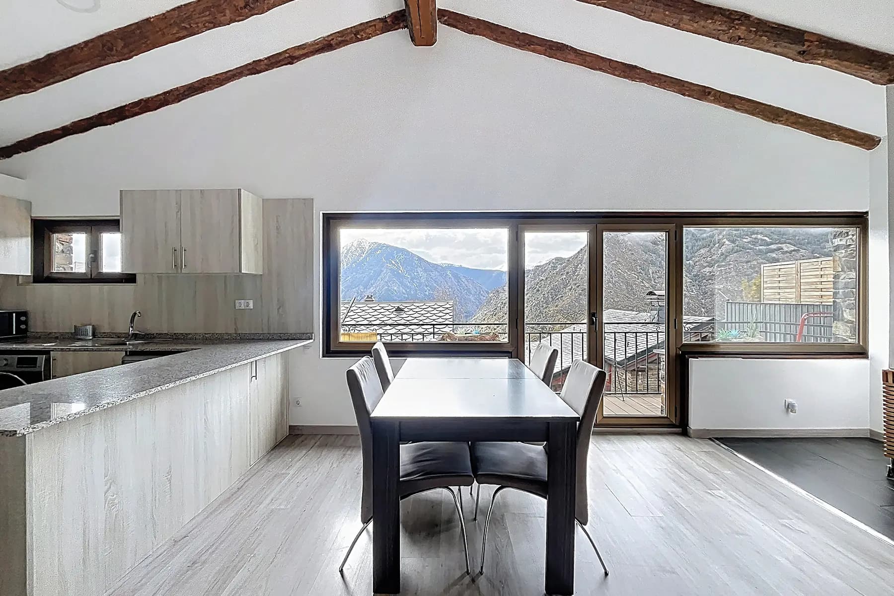 Aquesta propietat es troba en una urbanització mo - Thumbnail 6