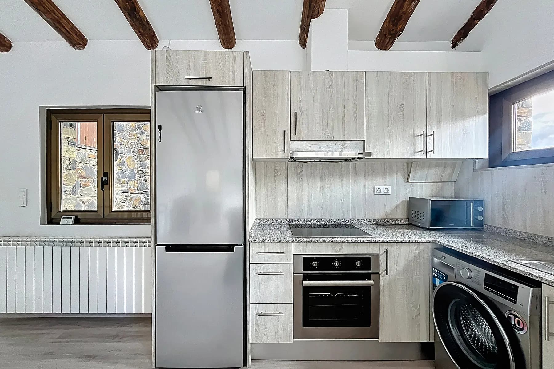 Aquesta propietat es troba en una urbanització mo - Thumbnail 12