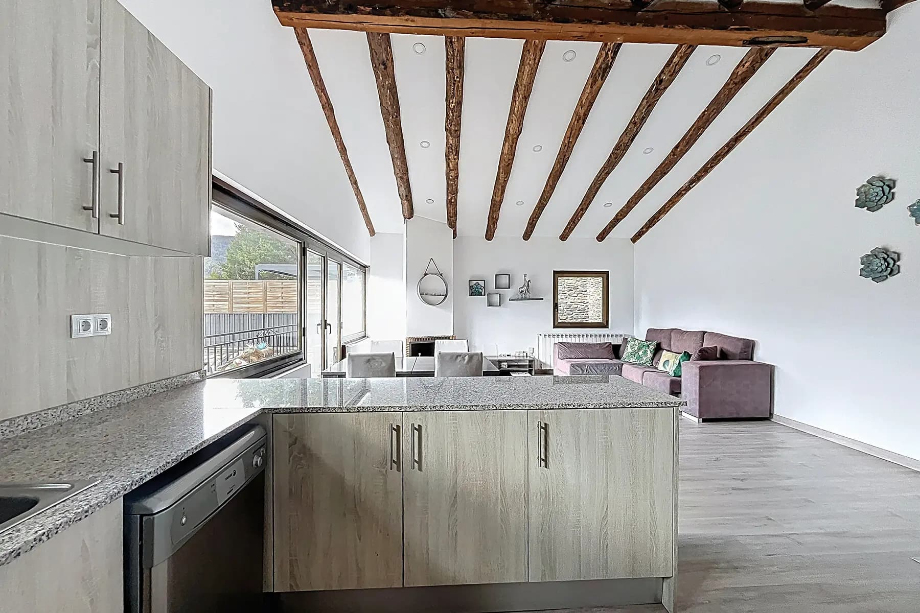 Aquesta propietat es troba en una urbanització mo - Thumbnail 13