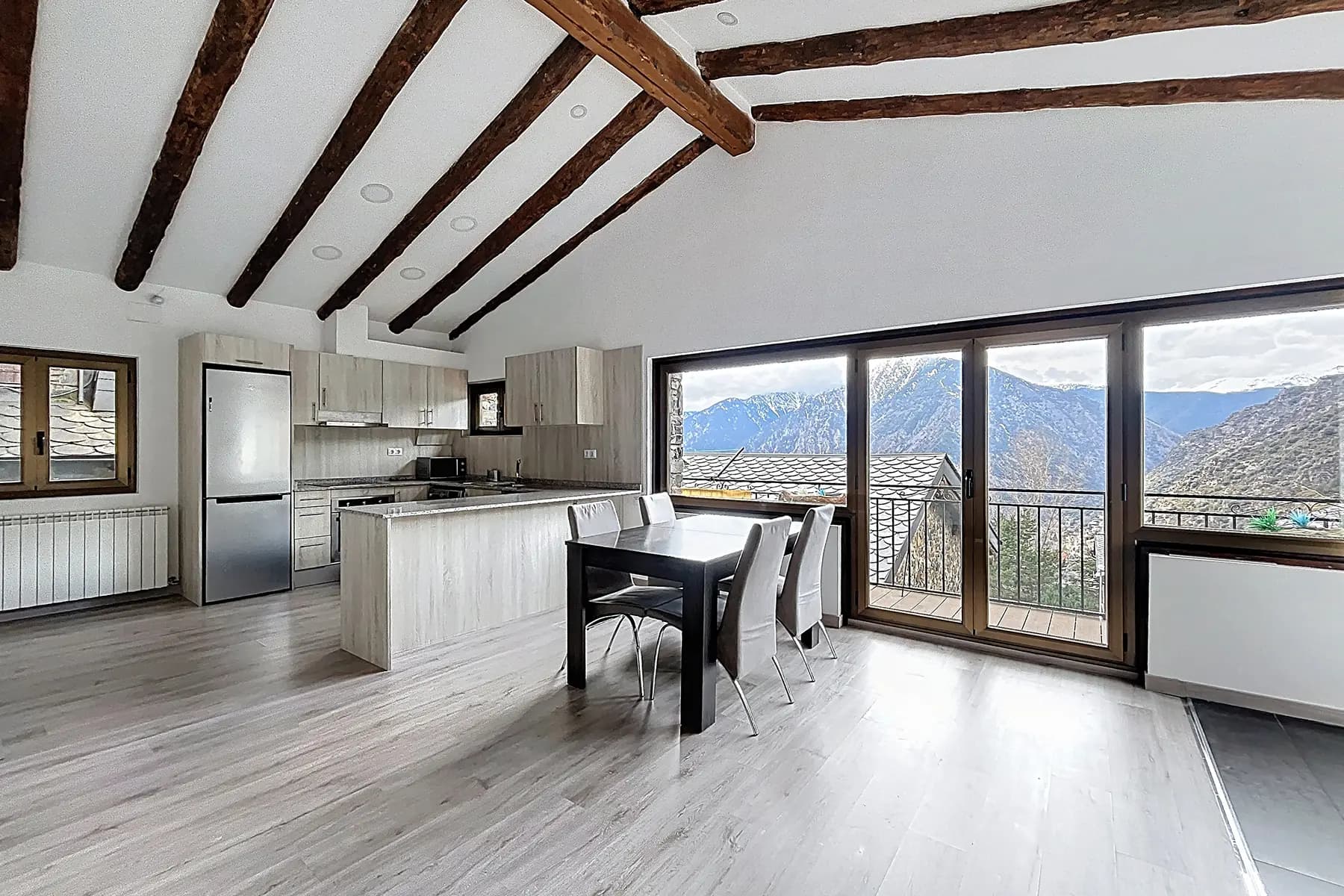 Aquesta propietat es troba en una urbanització mo - Thumbnail 14