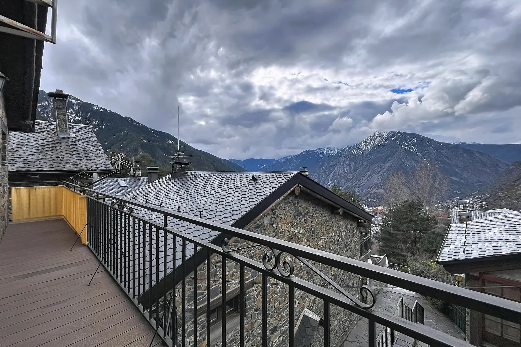 Aquesta propietat es troba en una urbanització mo - Thumbnail 16