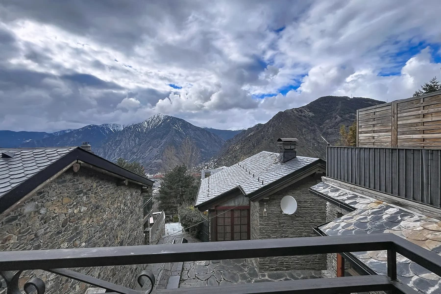 Aquesta propietat es troba en una urbanització mo - Thumbnail 17