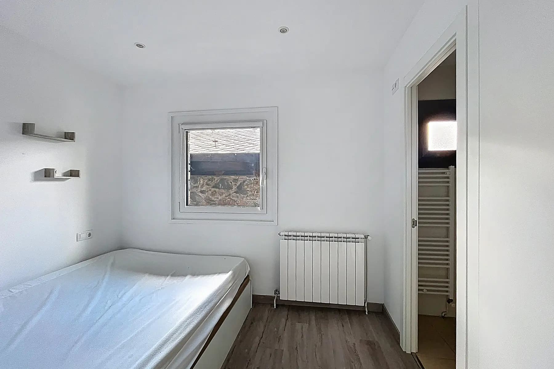 Aquesta propietat es troba en una urbanització mo - Thumbnail 23