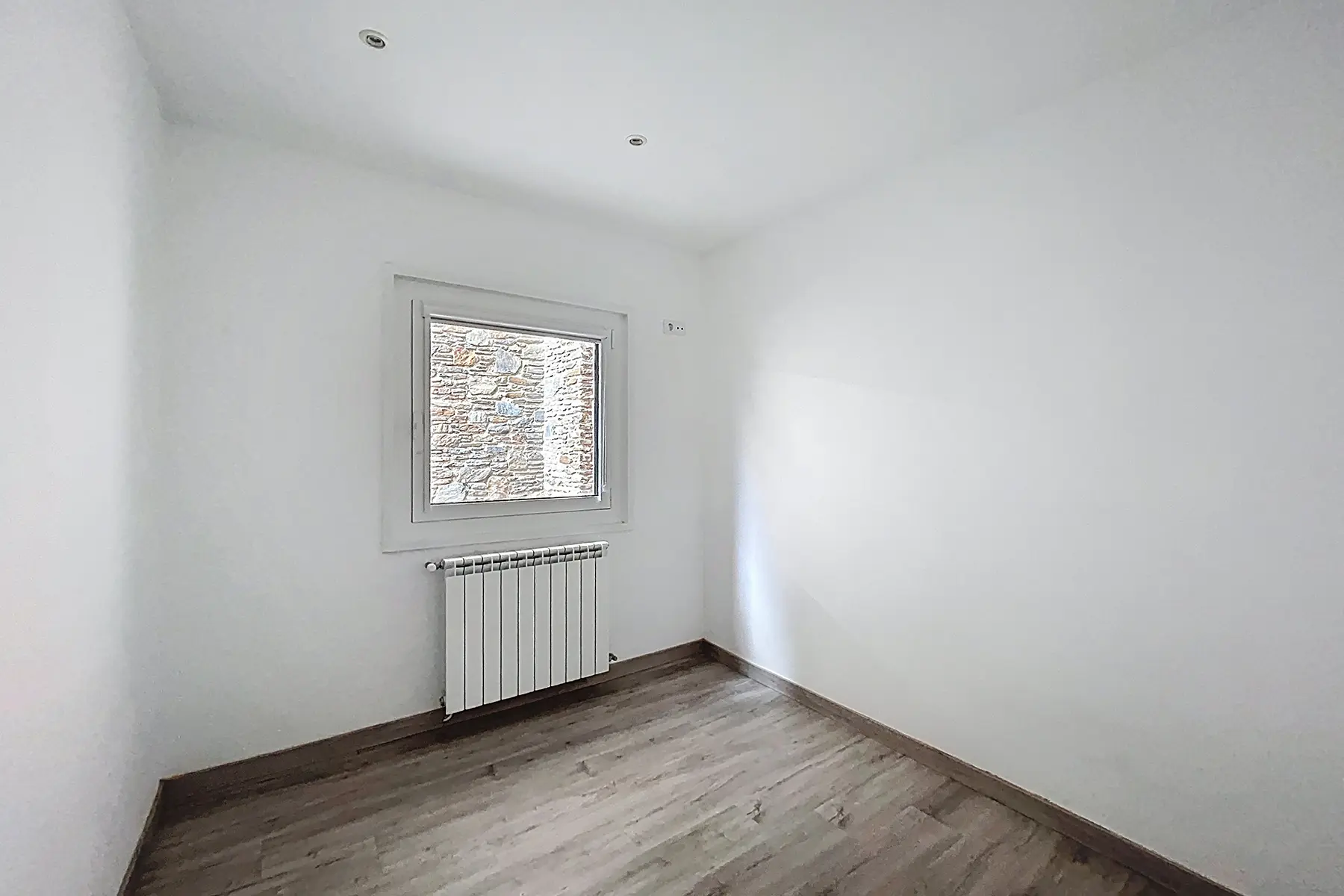 Aquesta propietat es troba en una urbanització mo - Thumbnail 29