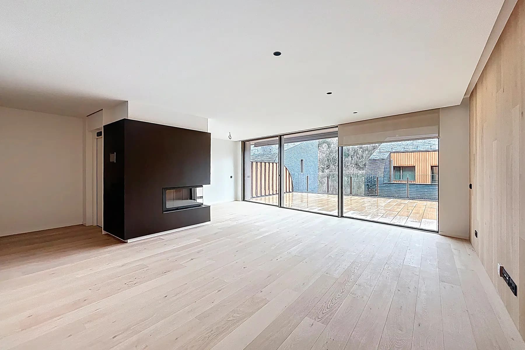 Es presenta aquesta distingida casa adossada de 35