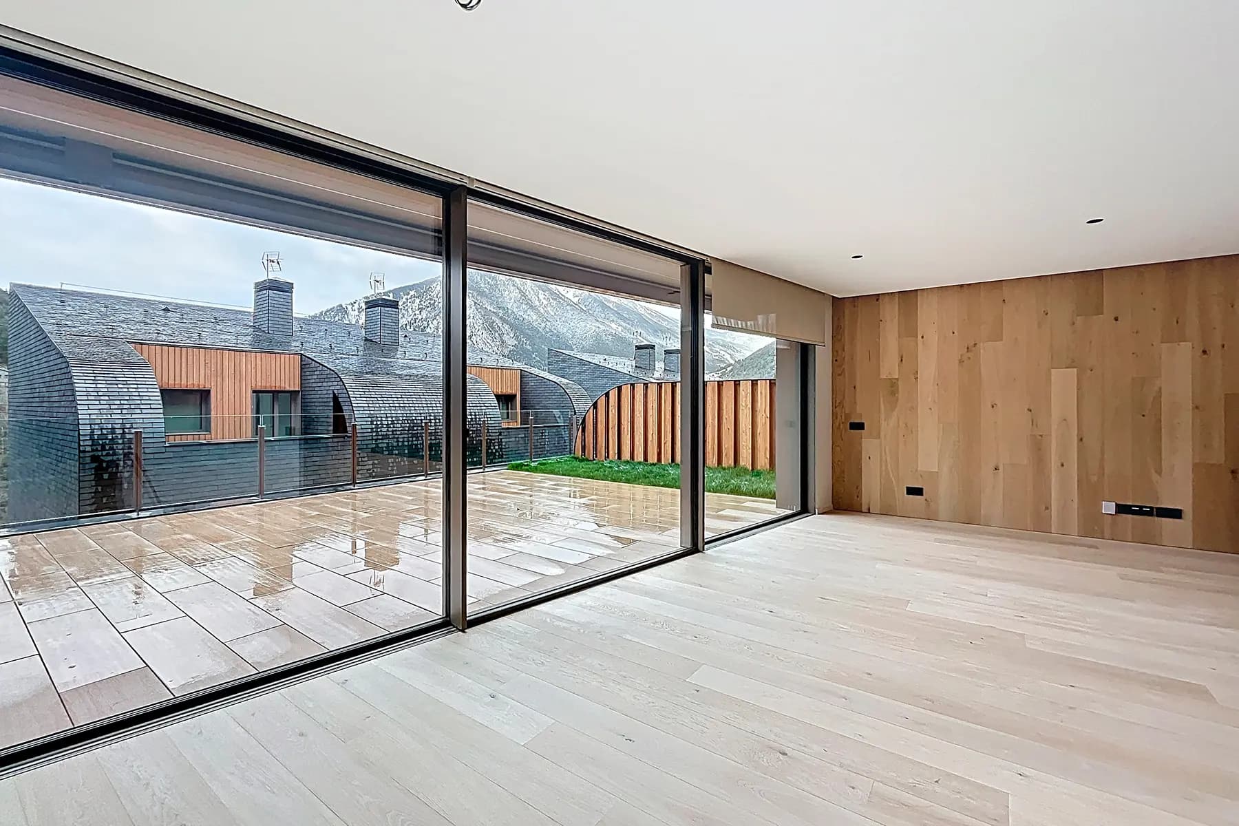 Es presenta aquesta distingida casa adossada de 35 - Thumbnail 2