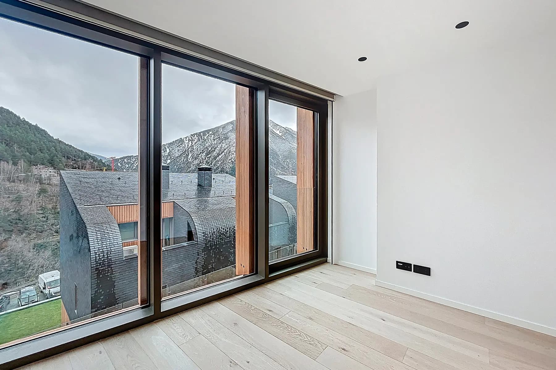 Es presenta aquesta distingida casa adossada de 35 - Thumbnail 15