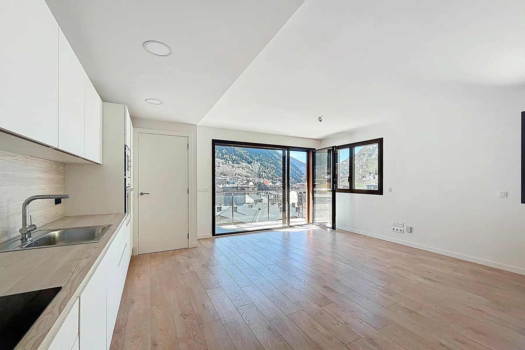 Descobreix aquest espaiós pis de 110 m² situat a - Thumbnail 2