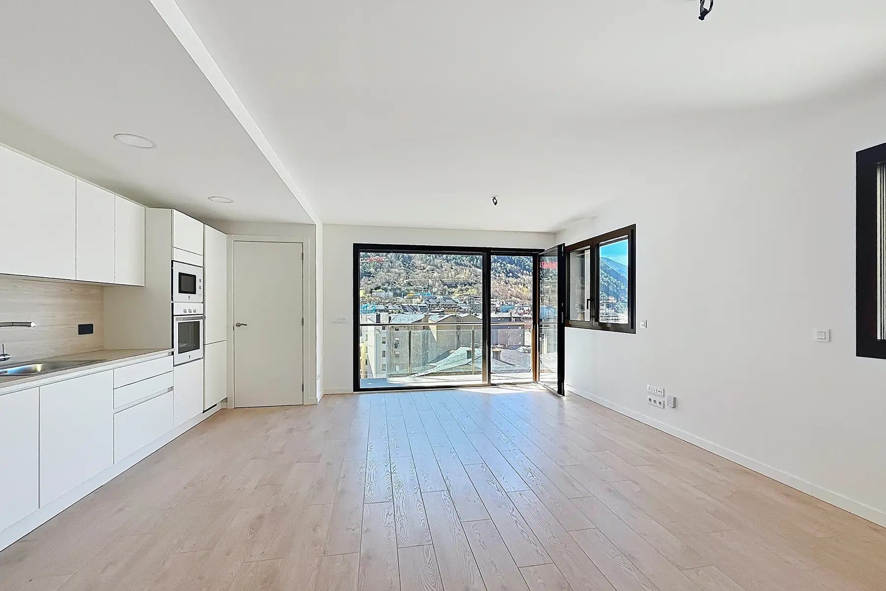 Descobreix aquest espaiós pis de 110 m² situat a - Thumbnail 3