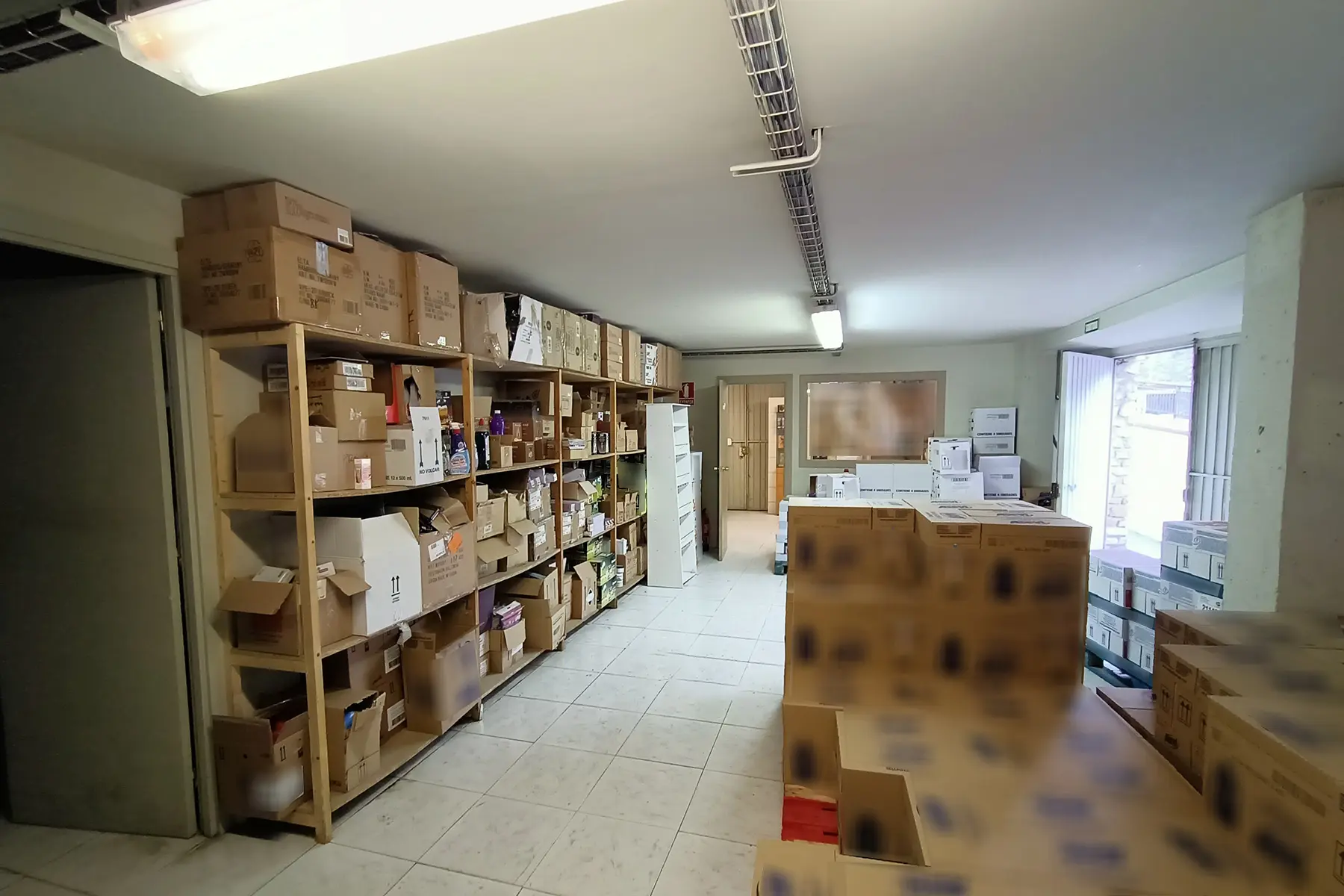Aquest local comercial de 215,50 m² en venda es t - Thumbnail 2