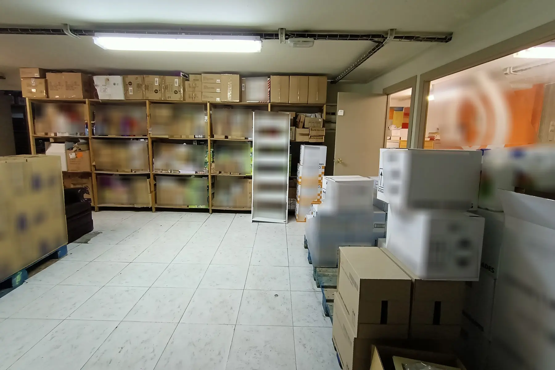 Aquest local comercial de 215,50 m² en venda es t - Thumbnail 5
