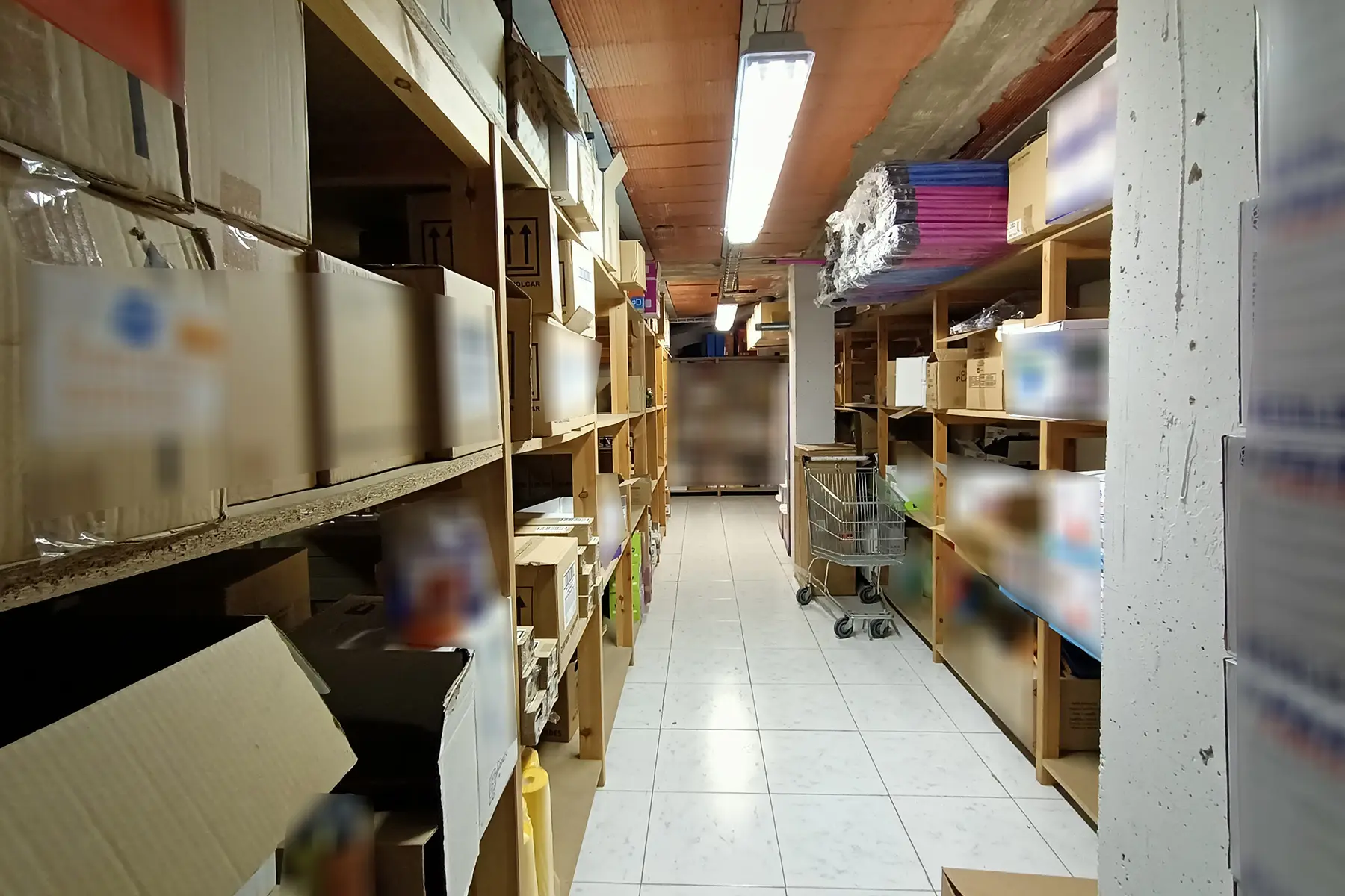 Aquest local comercial de 215,50 m² en venda es t - Thumbnail 9