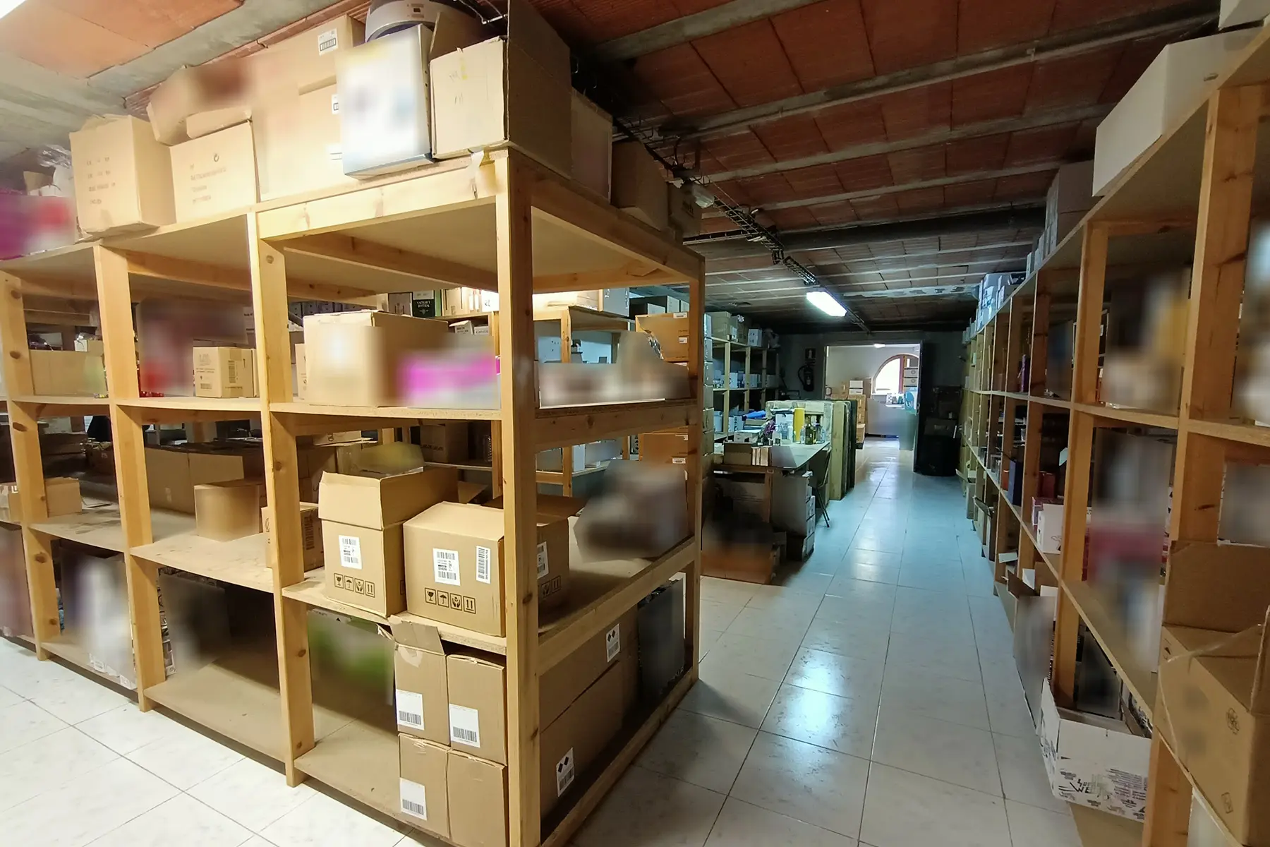 Aquest local comercial de 215,50 m² en venda es t - Thumbnail 12