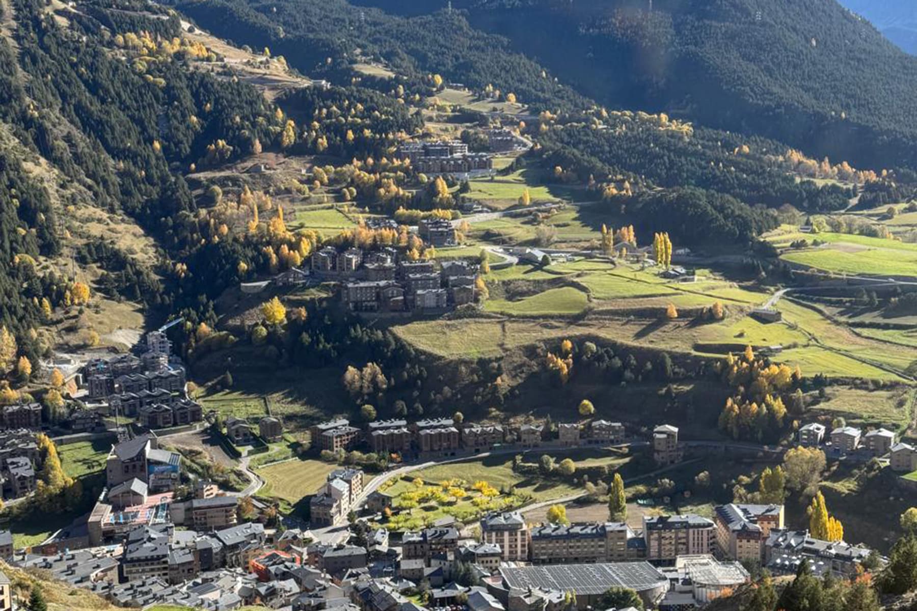 Es presenta a la venda una exclusiva parcel·la si - Thumbnail 3