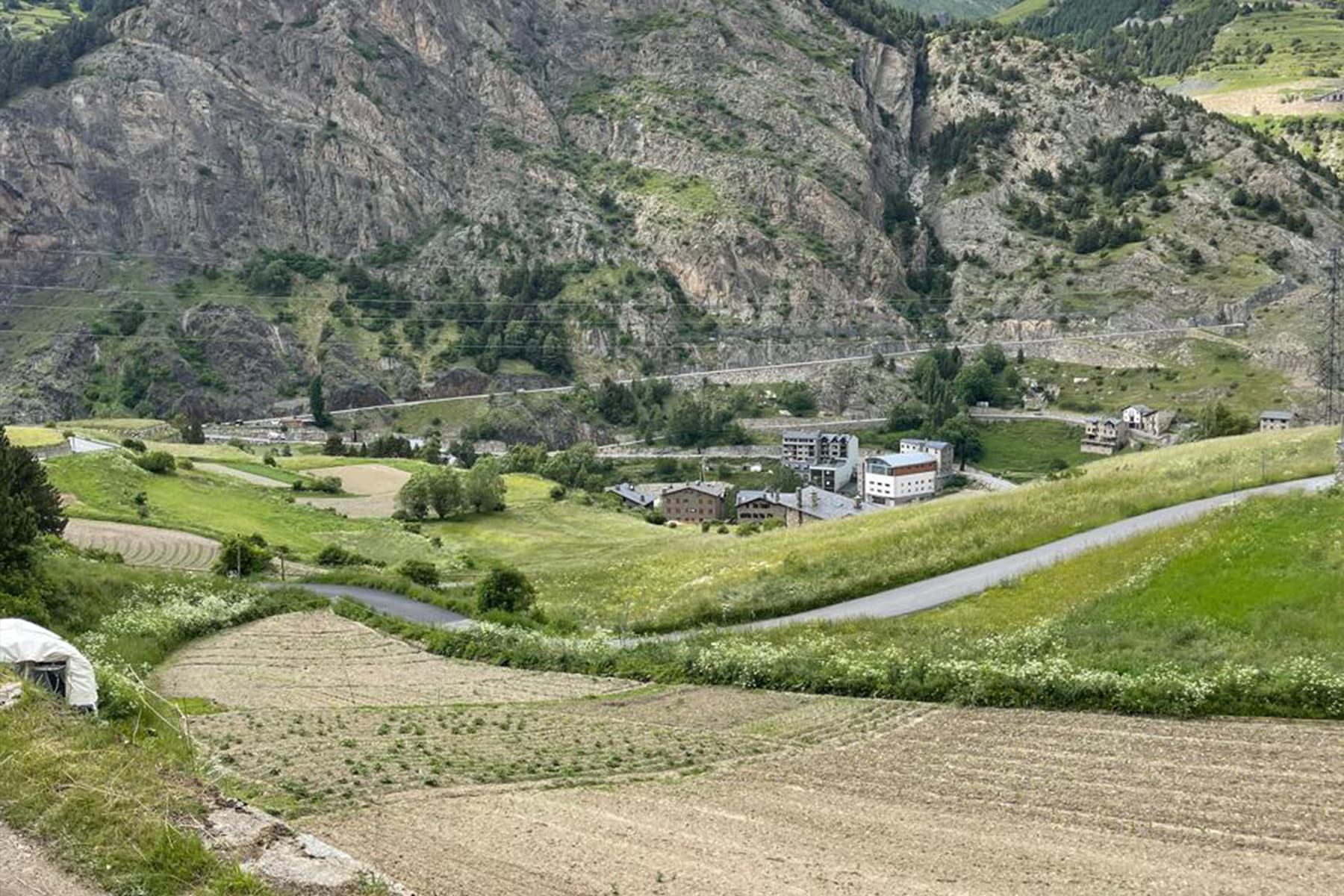 Es presenta a la venda una exclusiva parcel·la si - Thumbnail 5