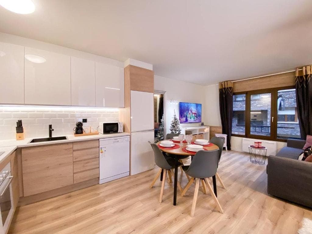 1 habitación y 1 baño, 50 m2 en Avinguda de Joan Martí, 80, AD200, Encamp, Andorra - Image 1