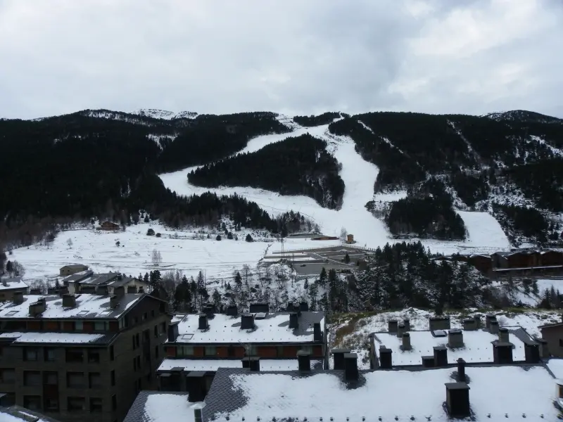 Apartamento rústico reformado en pleno centro de El Tarter - Image 1