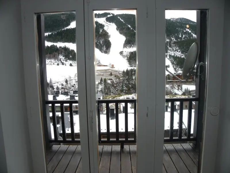 Apartamento rústico reformado en pleno centro de El Tarter - Thumbnail 4