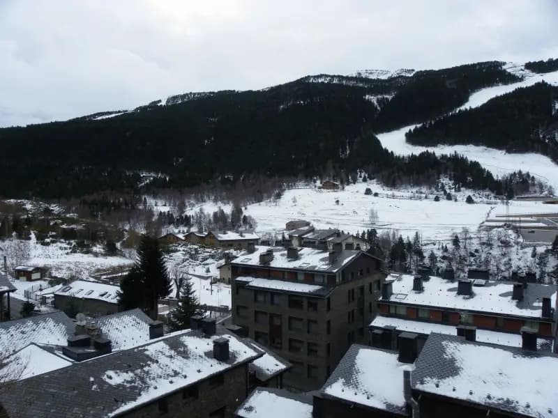 Apartamento rústico reformado en pleno centro de El Tarter - Thumbnail 3