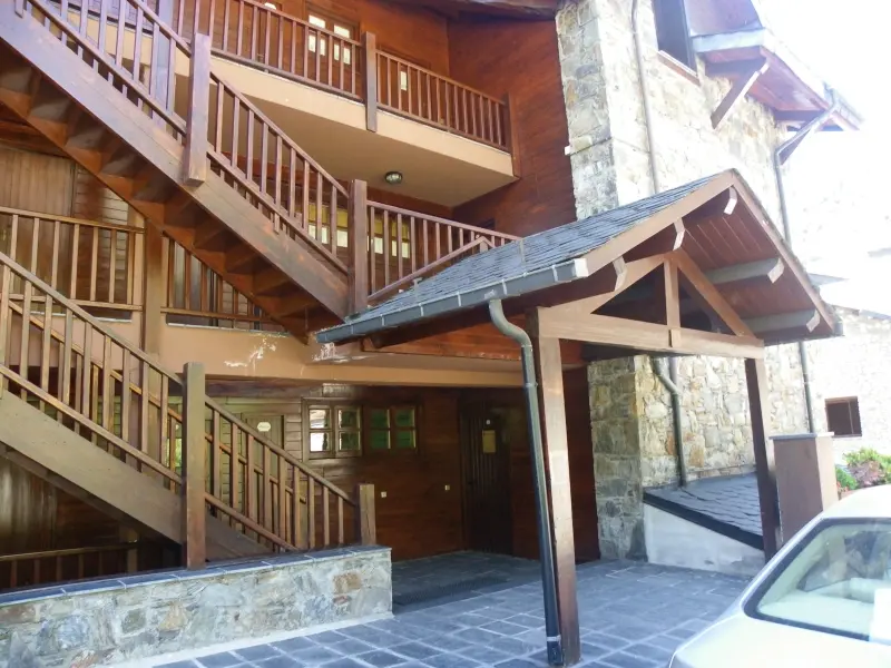 Apartamento rústico reformado en pleno centro de El Tarter - Thumbnail 5