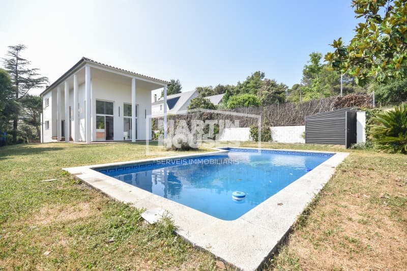 Casa amb encant i jardí en venda a Matadepera - Barcelona! - Image 1