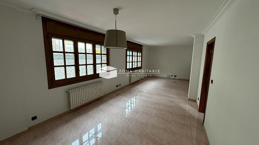 Descobreix aquest ampli àtic dúplex en lloguer al cor de la ciutat de la massana - Thumbnail 3