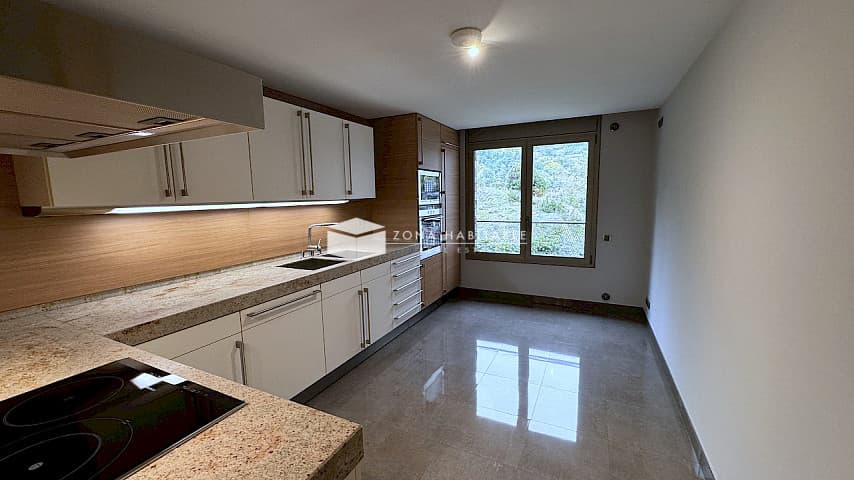 Pis de luxe a estrenar a Escaldes-Engordany amb vistes espectaculars i acabats d'alta qualitat. - Image 1