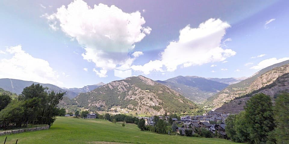 Amplies parcel·les en venda en plena natura