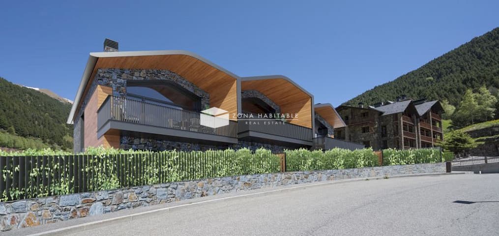 "Descobreix una vida de luxe i confort a les nostres residències exclusives, on l'elegància es combina amb la funcionalitat per oferir-te la llar dels teus somnis." - Thumbnail 5