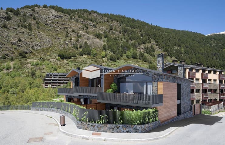 "Descobreix una vida de luxe i confort a les nostres residències exclusives, on l'elegància es combina amb la funcionalitat per oferir-te la llar dels teus somnis." - Thumbnail 9