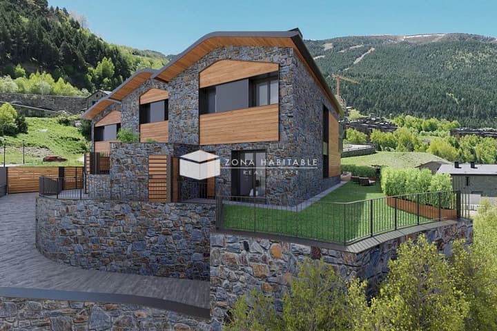 "Descobreix una vida de luxe i confort a les nostres residències exclusives, on l'elegància es combina amb la funcionalitat per oferir-te la llar dels teus somnis." - Thumbnail 3