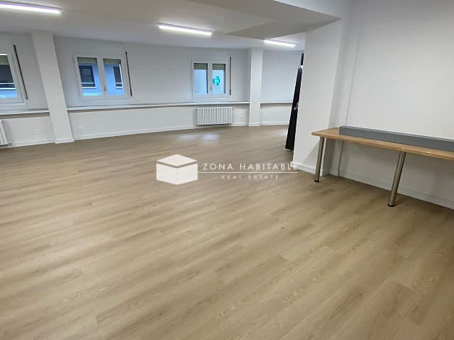 Despatx en lloguer al centre d'Andorra - Thumbnail 3