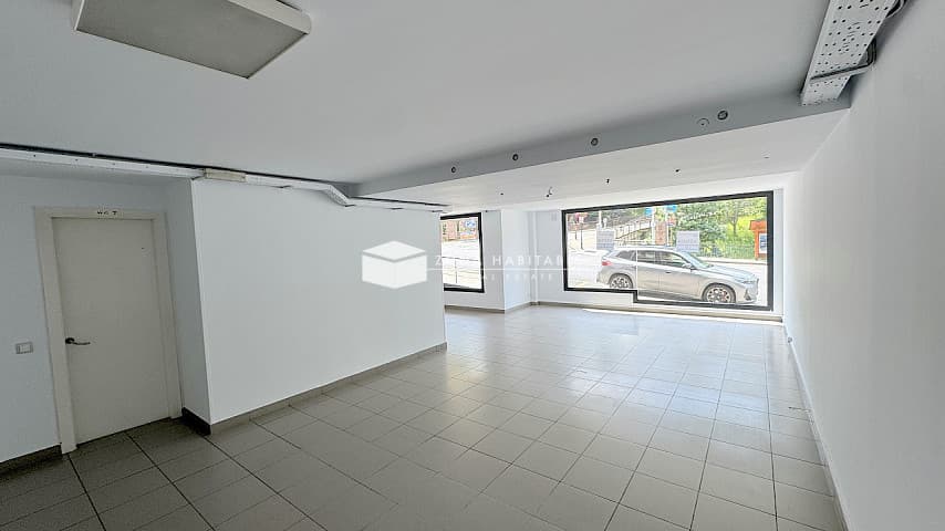 Local comercial en venda a El Tarter (Canillo) - Image 1