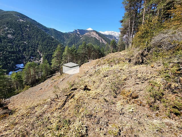 Parcel·la Exclusiva a La Massana: Ubicació Privilegiada i Vistes de Somni - Thumbnail 10