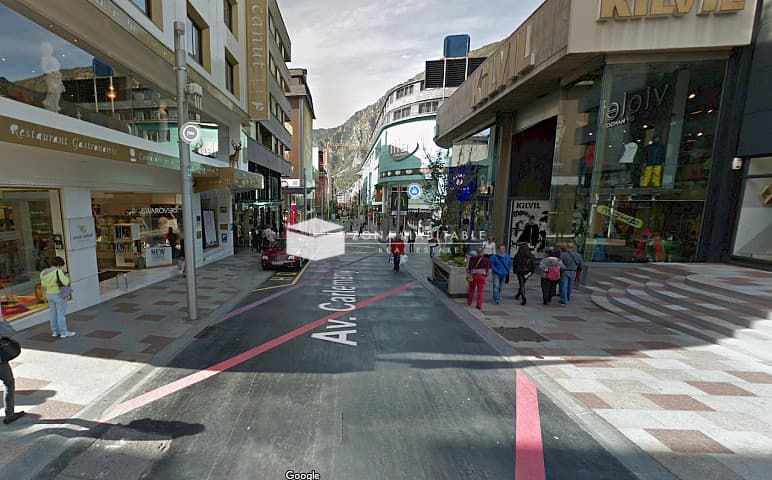 Despatx nou en lloguer al cor de l'Av. Carlemany - Image 1