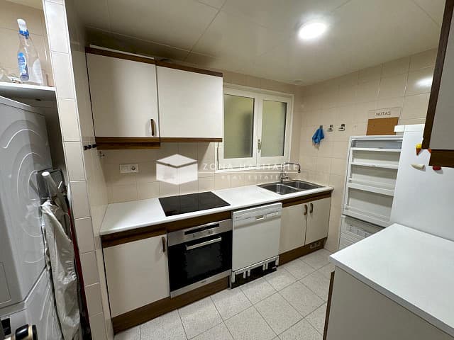 Pis ampli de 4 habitacions amb pàrquing i traster a Teravella - Thumbnail 3