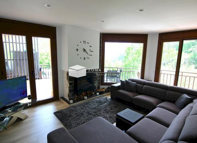 ESPECTACULAR APARTAMENT REFORMAT A ERTS AMB GRAN TERRASSA I VISTES PANORÀMIQUES - Thumbnail 2