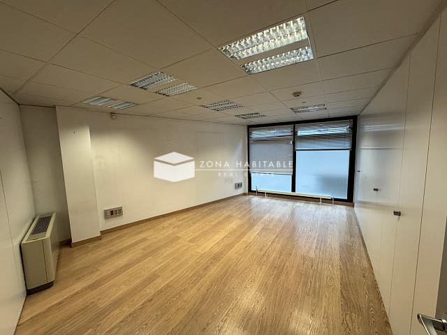 Despatx professional al centre d’Escaldes, amb dues plantes i accés directe des del carrer - Thumbnail 2