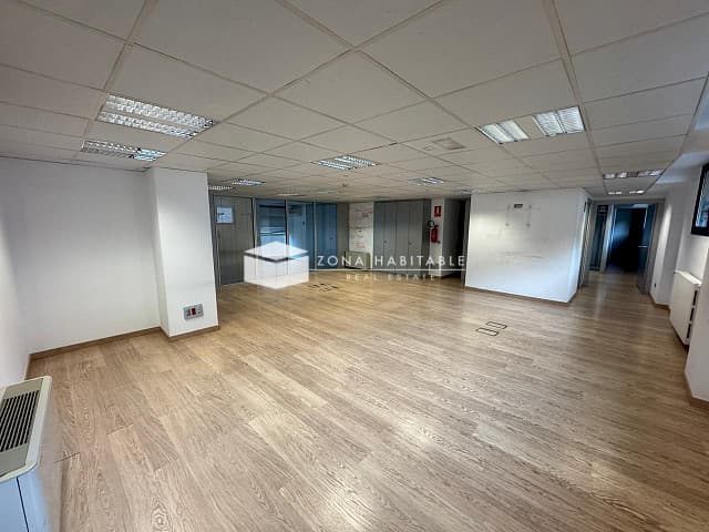 Despatx professional al centre d’Escaldes, amb dues plantes i accés directe des del carrer - Thumbnail 5