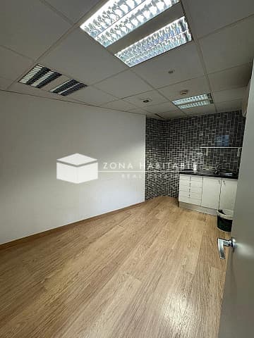 Despatx professional al centre d’Escaldes, amb dues plantes i accés directe des del carrer - Thumbnail 11