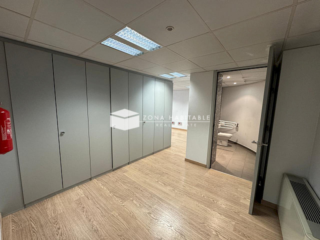 Despatx professional al centre d’Escaldes, amb dues plantes i accés directe des del carrer - Thumbnail 17